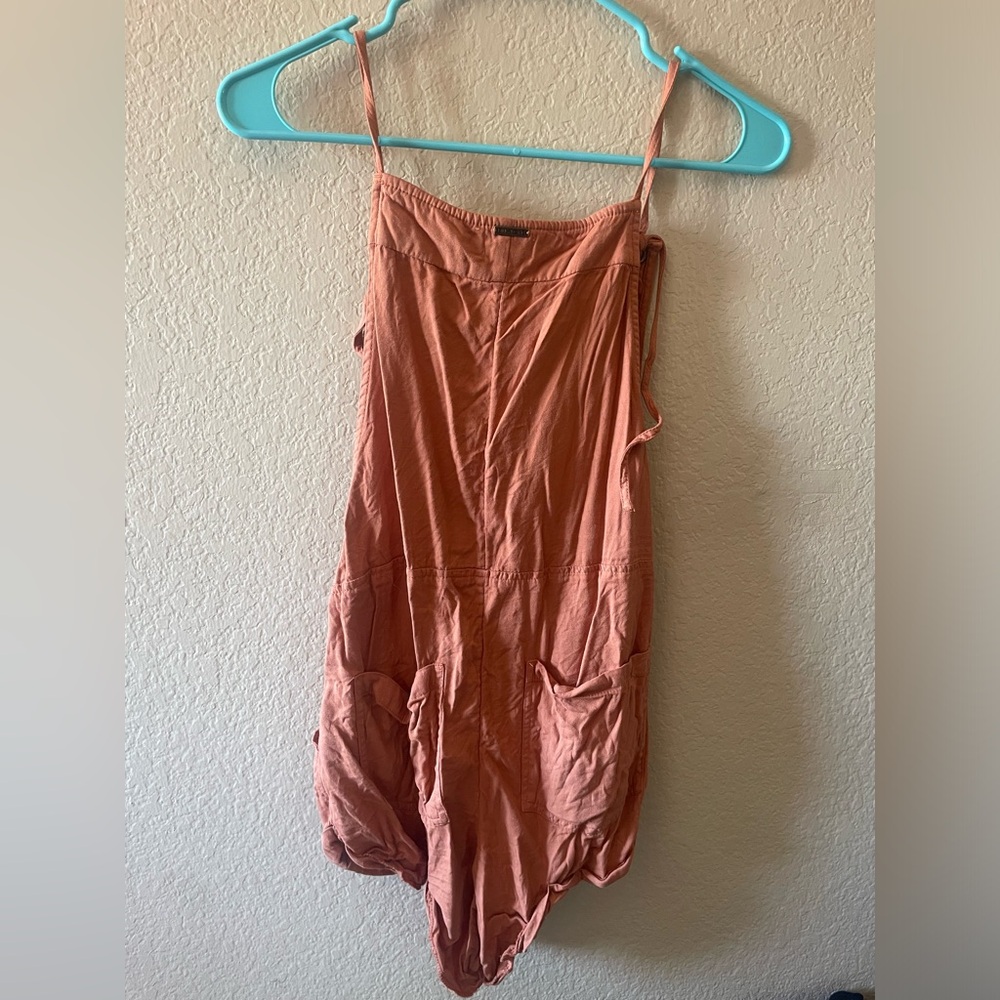 Billabong romper size large